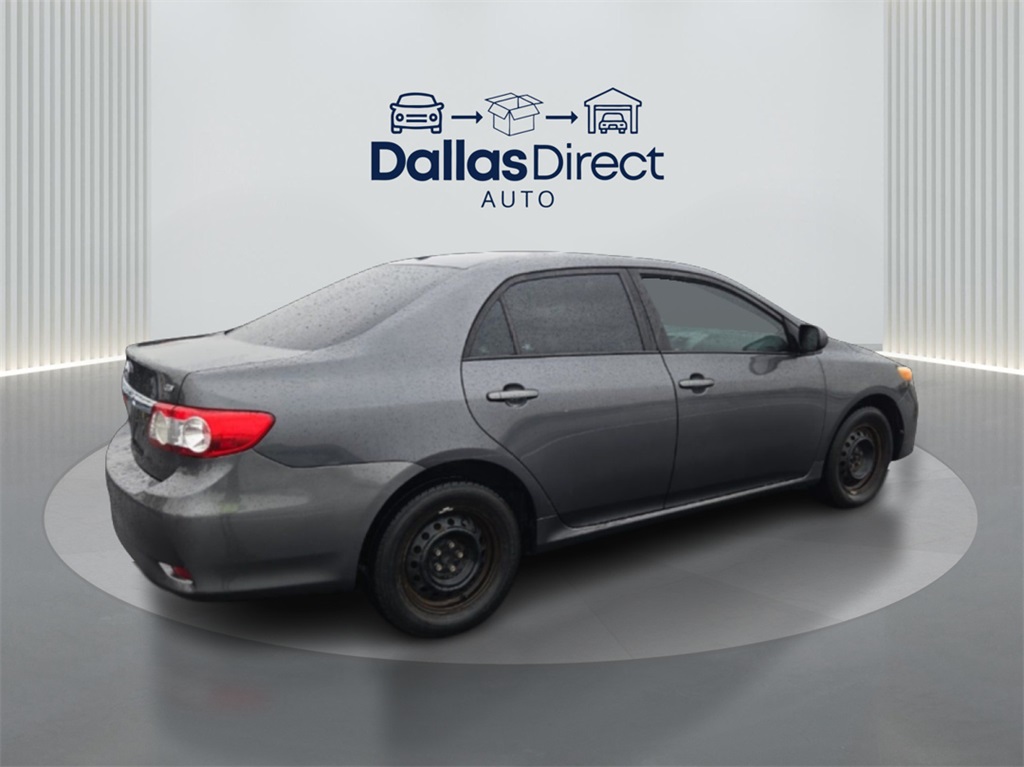2011 Toyota Corolla LE photo 4