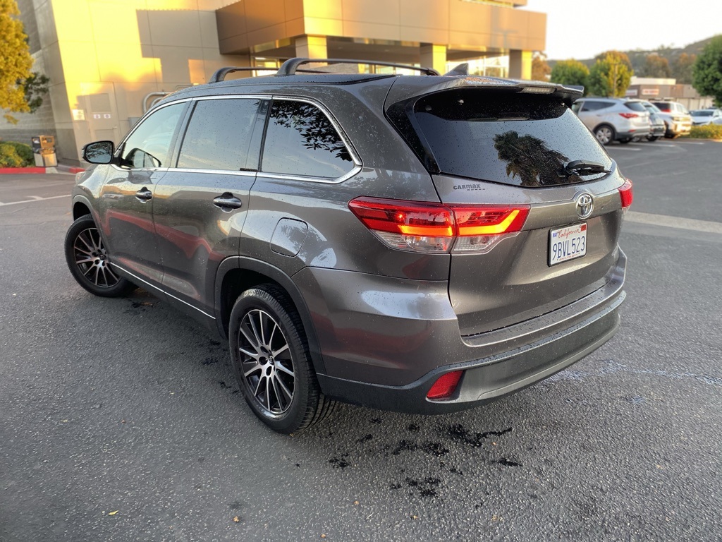 2017 Toyota Highlander XLE photo 3