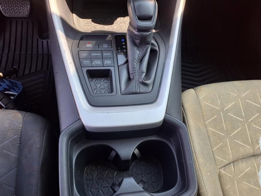 2020 Toyota RAV4 XLE photo 21