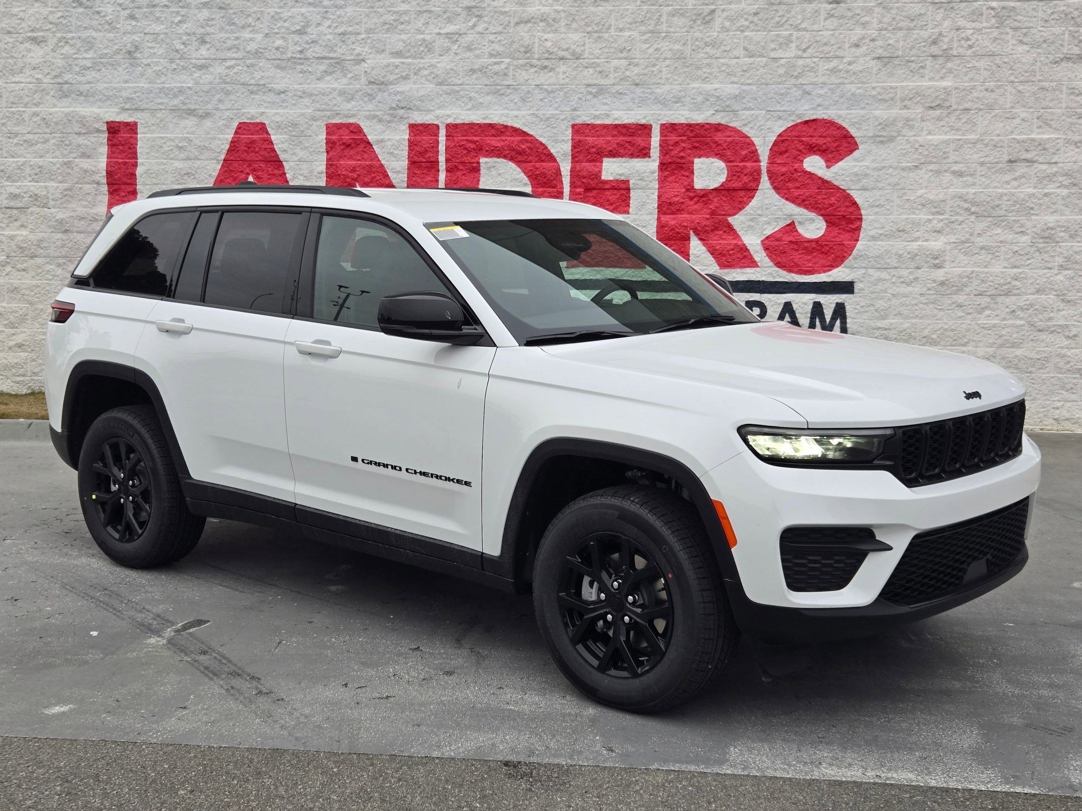 2025 Jeep Grand Cherokee Altitude's photo