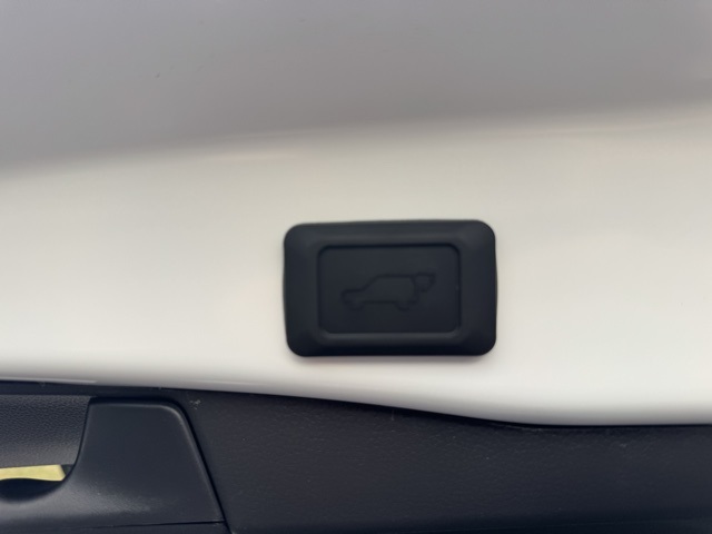 2025 Toyota RAV4 XLE photo 10