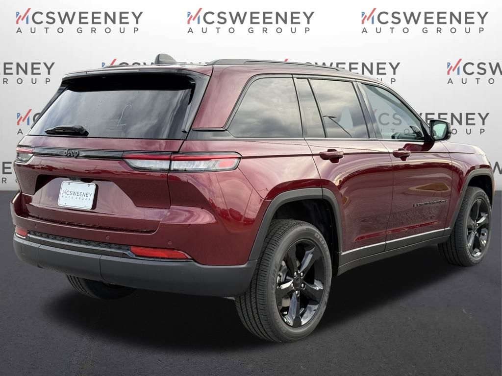 2025 Jeep Grand Cherokee Laredo Altitude photo 2