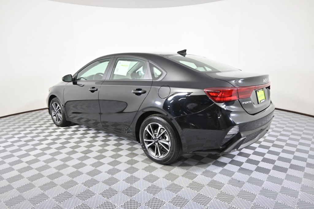 2023 Kia Forte LXS photo 4