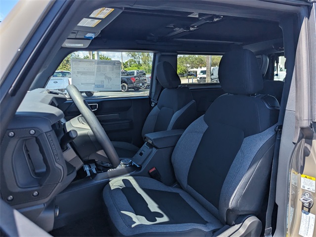 2025 Ford Bronco Base photo 5