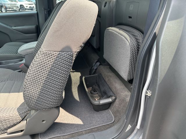 2017 Nissan Frontier SV photo 8