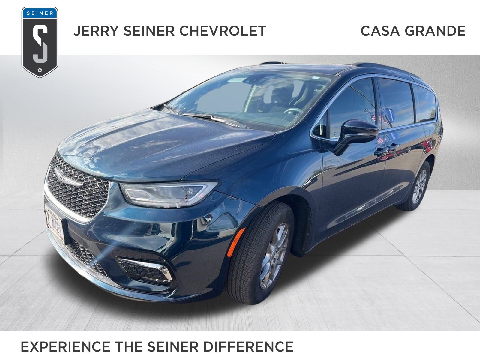 2021 Chrysler Pacifica Touring's photo