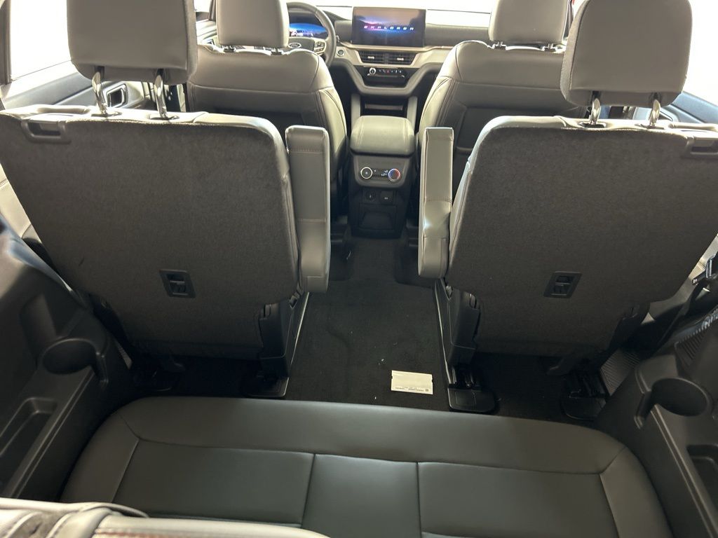 2025 Ford Explorer photo 27