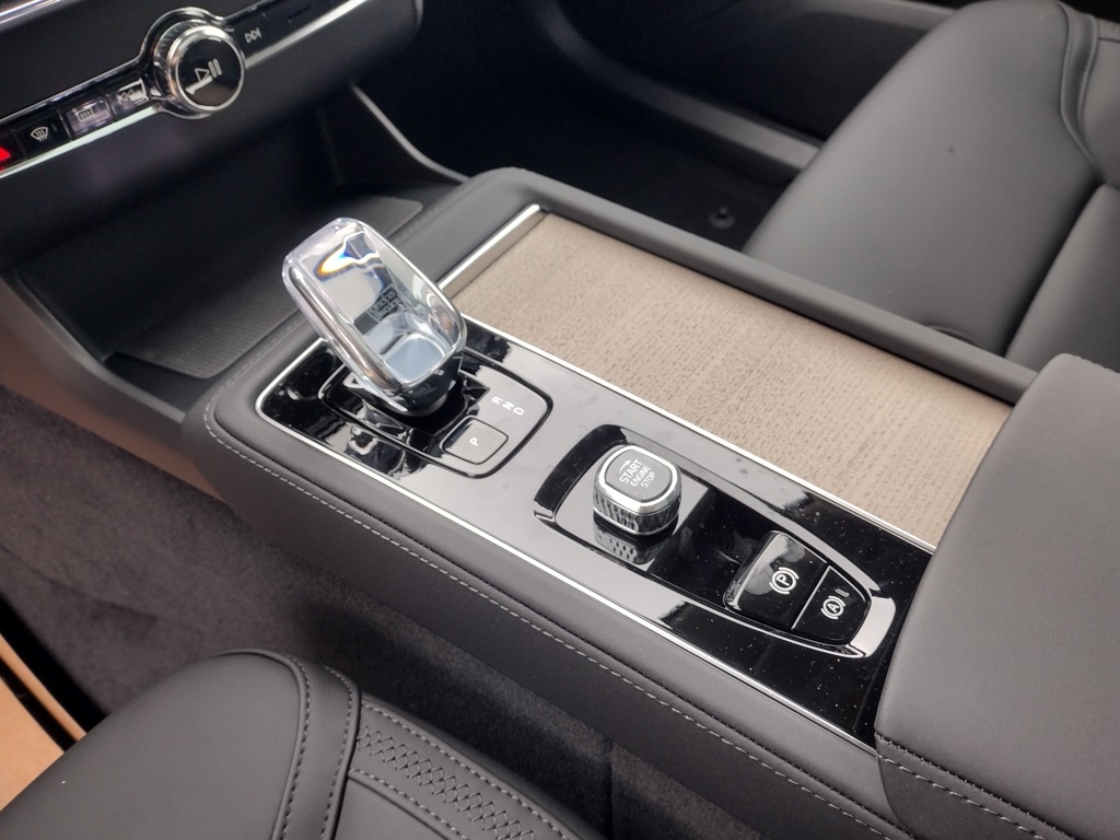 2026 VOLVO XC90 - Image 17