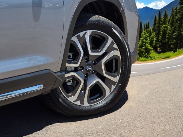 2025 Subaru Ascent Touring photo 8