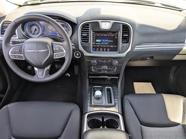 2022 Chrysler 300 Touring photo 24