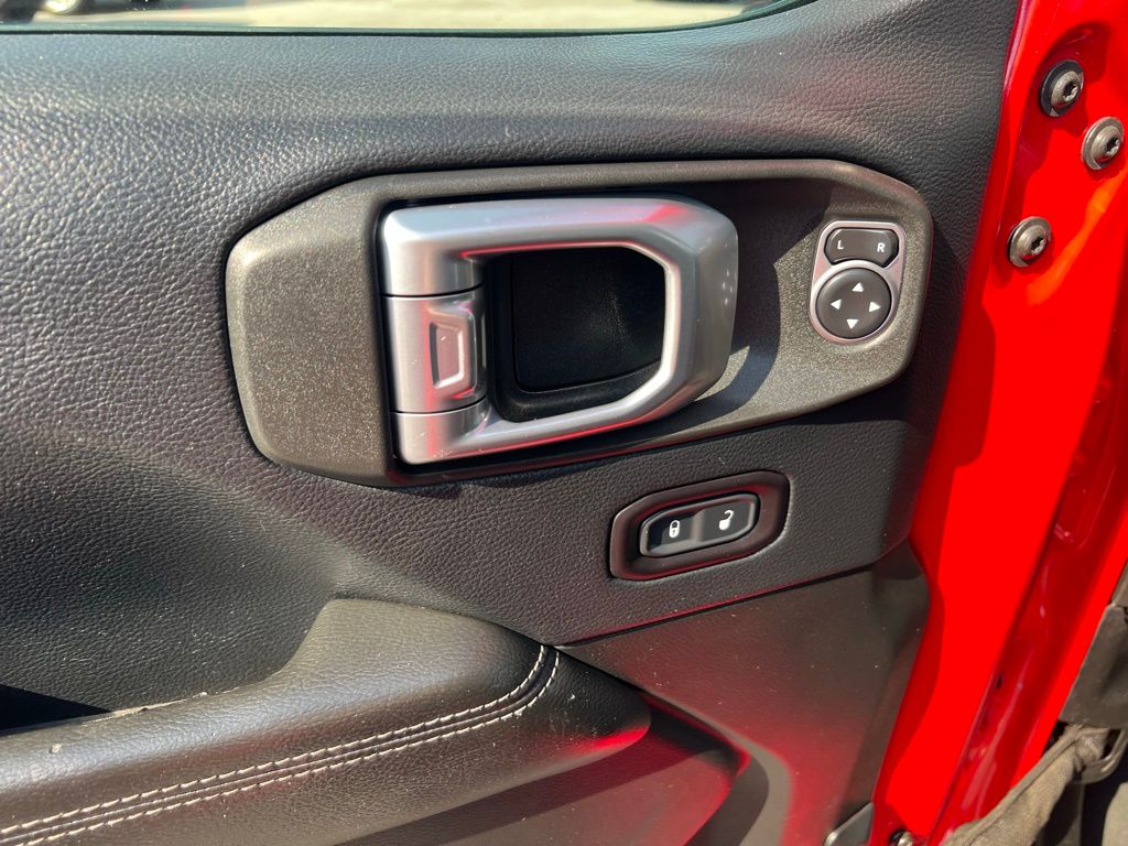 2019 Jeep Wrangler Unlimited Sahara photo 13