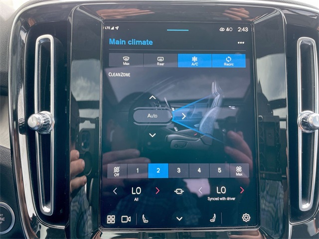 2024 Volvo XC40 AWD photo 12