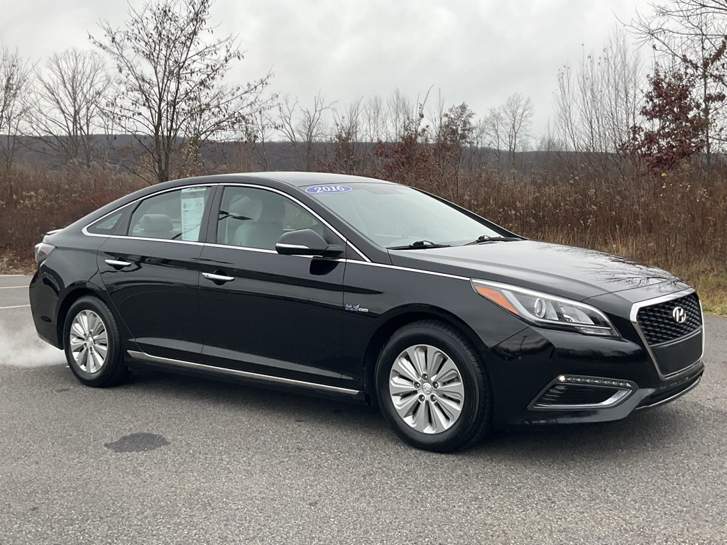 2016 Hyundai Sonata Hybrid Base's photo