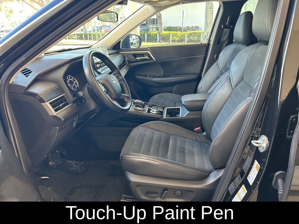 2022 Mitsubishi Outlander SE photo 4