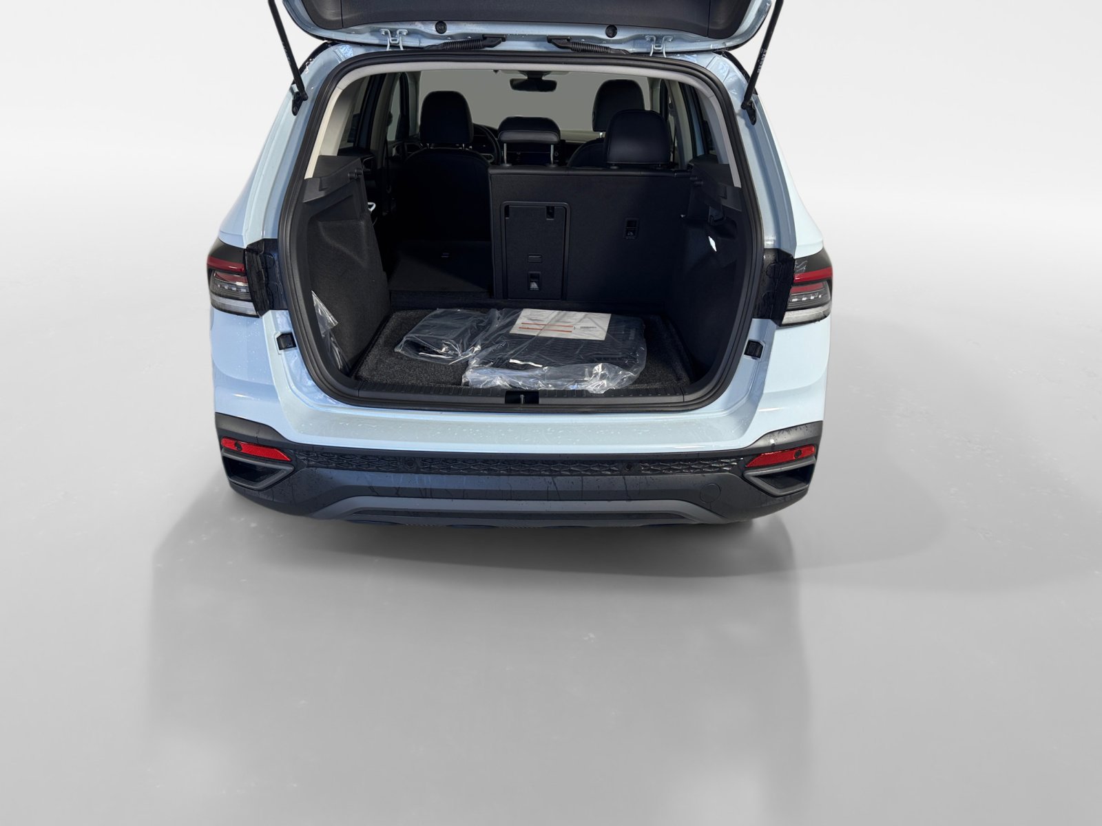 2025 Volkswagen Taos SE photo 4