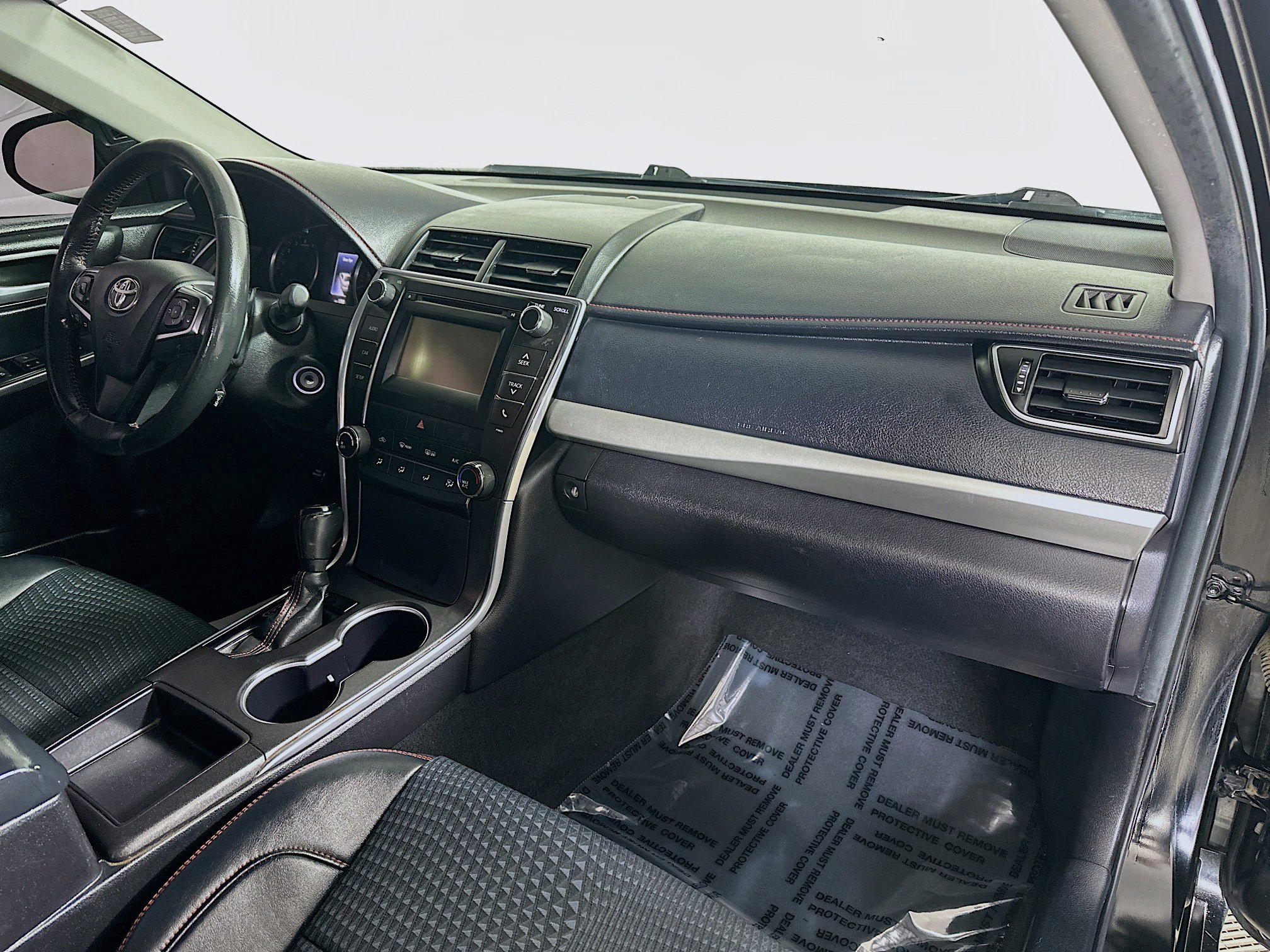 2015 Toyota Camry SE photo 26