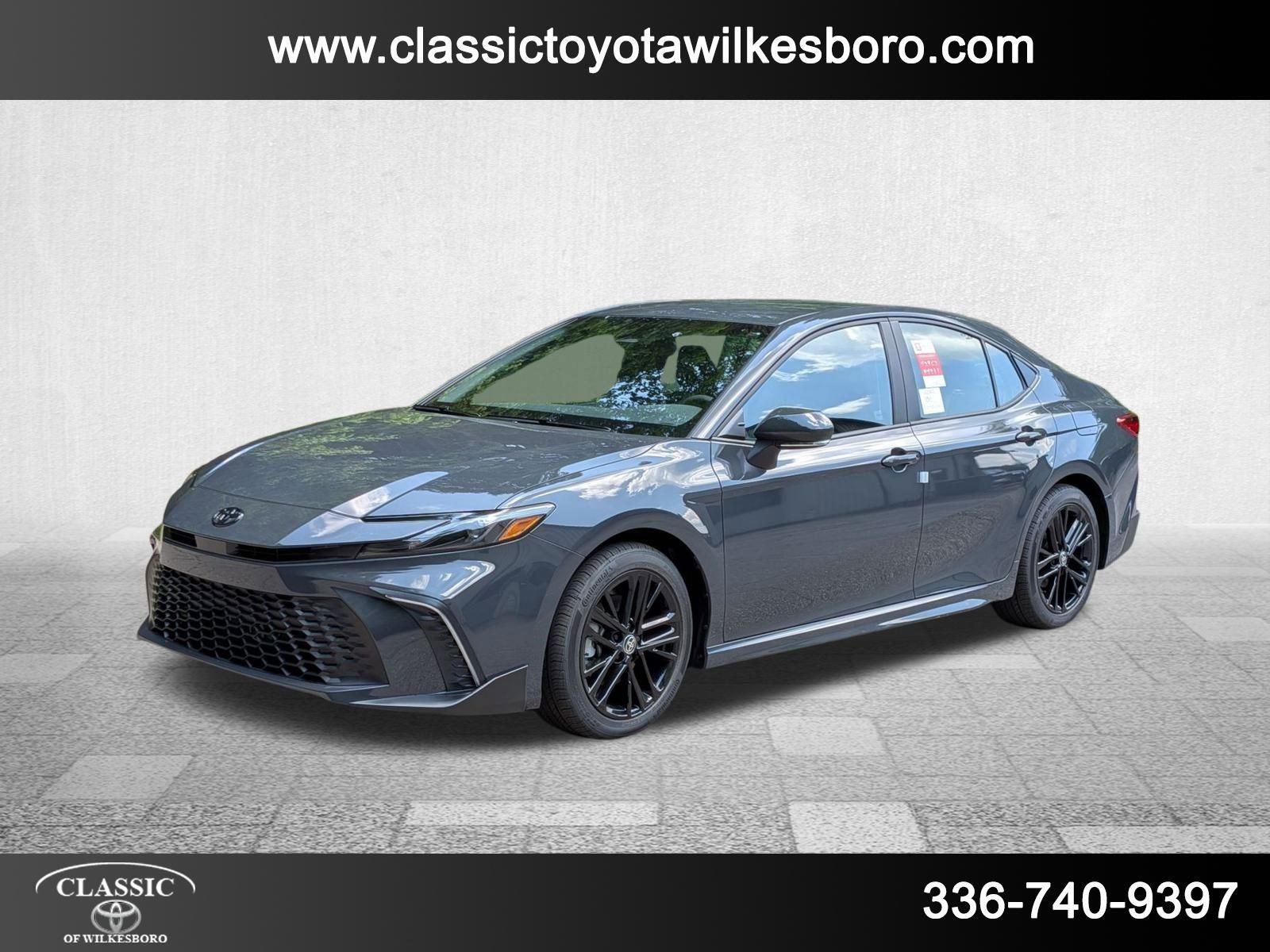 2025 Toyota Camry SE's photo