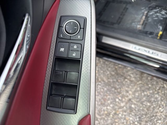 2014 Lexus IS 350 photo 16