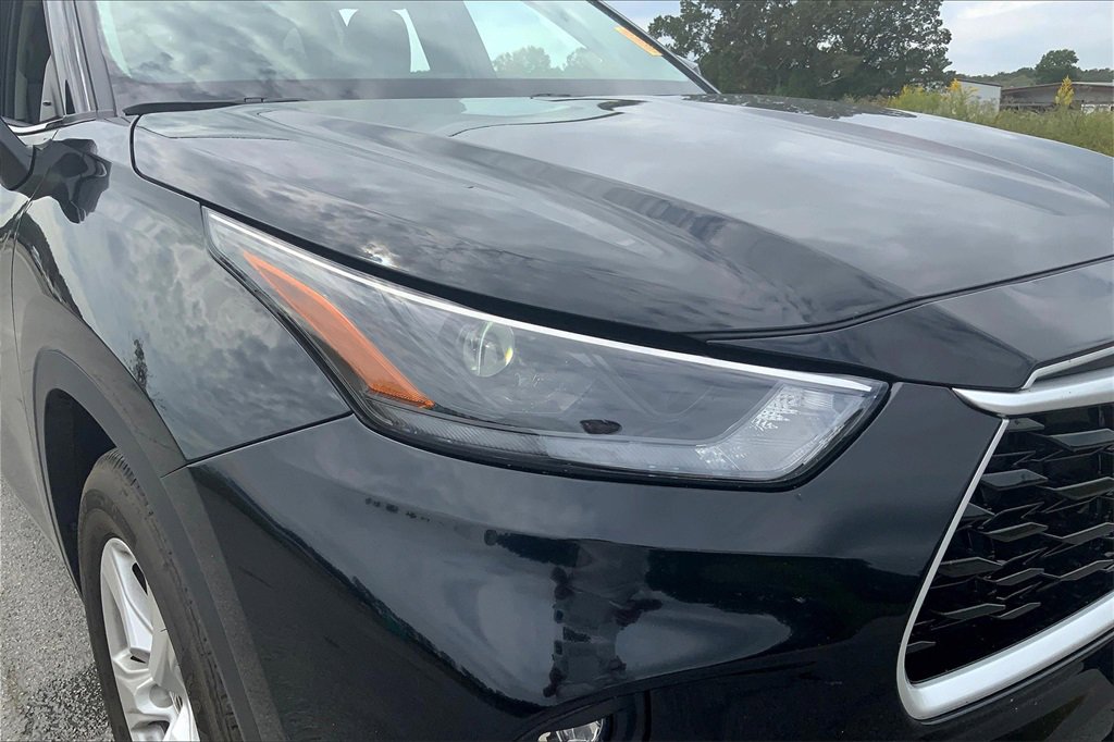 2024 Toyota Highlander LE photo 26
