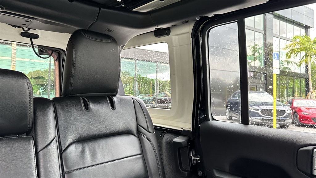 2021 Jeep Wrangler Unlimited Sahara Altitude photo 19