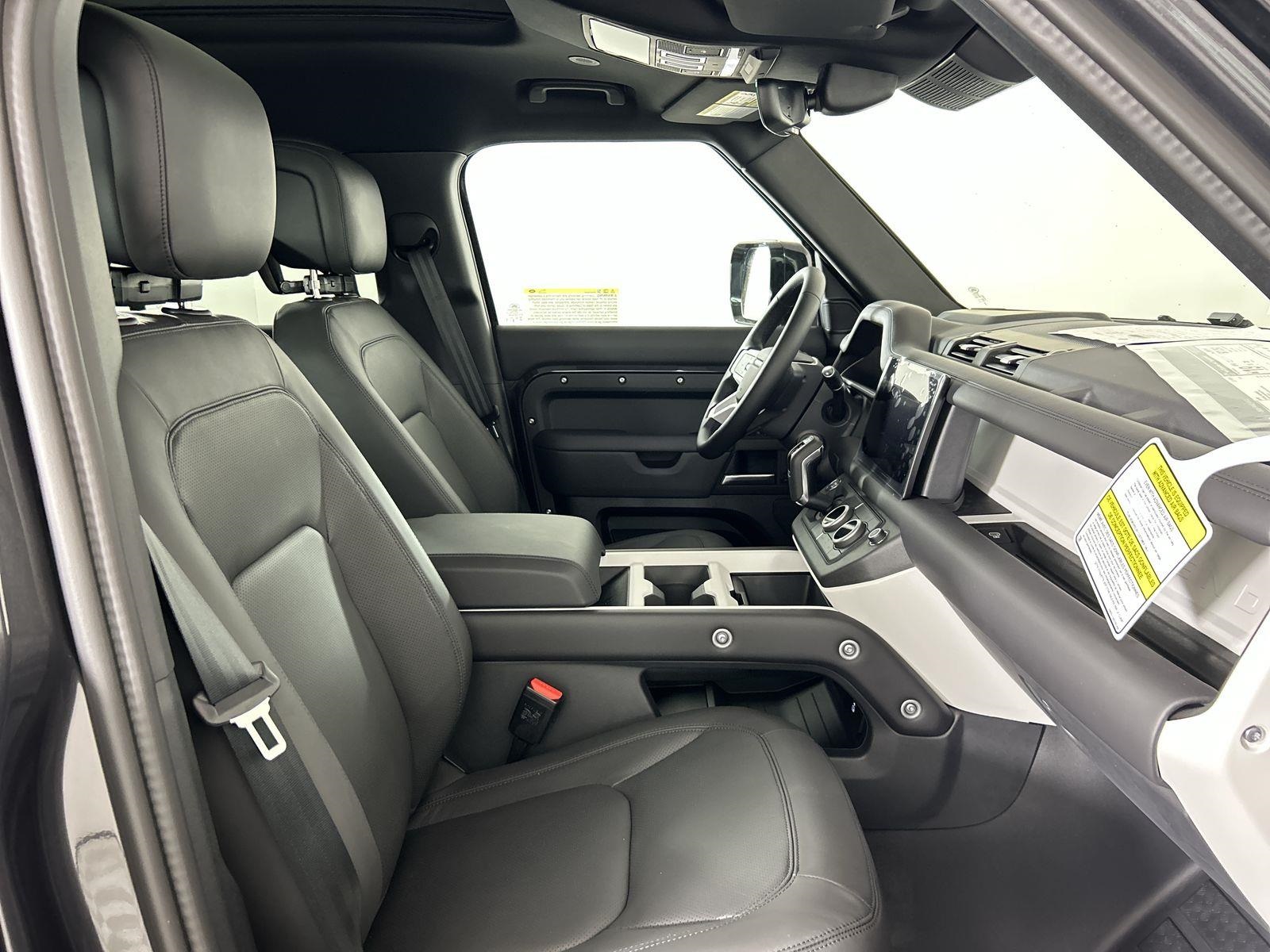 2025 Land Rover Defender 130 S photo 30
