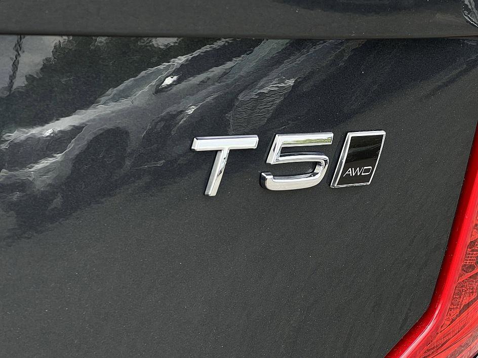 2022 Volvo XC90 Momentum AWD photo 25