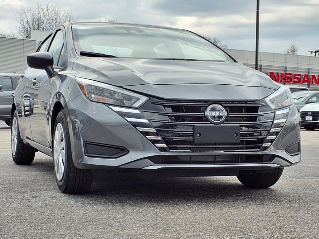 2025 Nissan Versa S photo 2