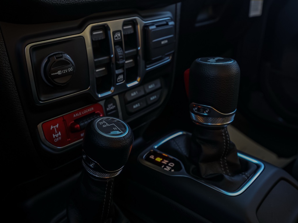 New 2026 Granite Crystal Metallic Clear-Coat Exterior Paint Jeep Willys image 29