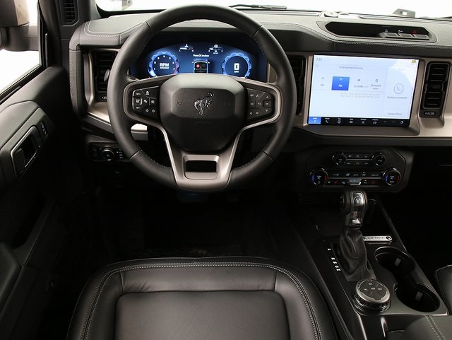 2025 Ford Bronco Outer Banks photo 14