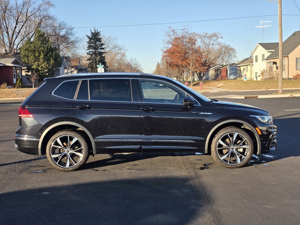 2024 Volkswagen Tiguan SEL R-LINE's photo