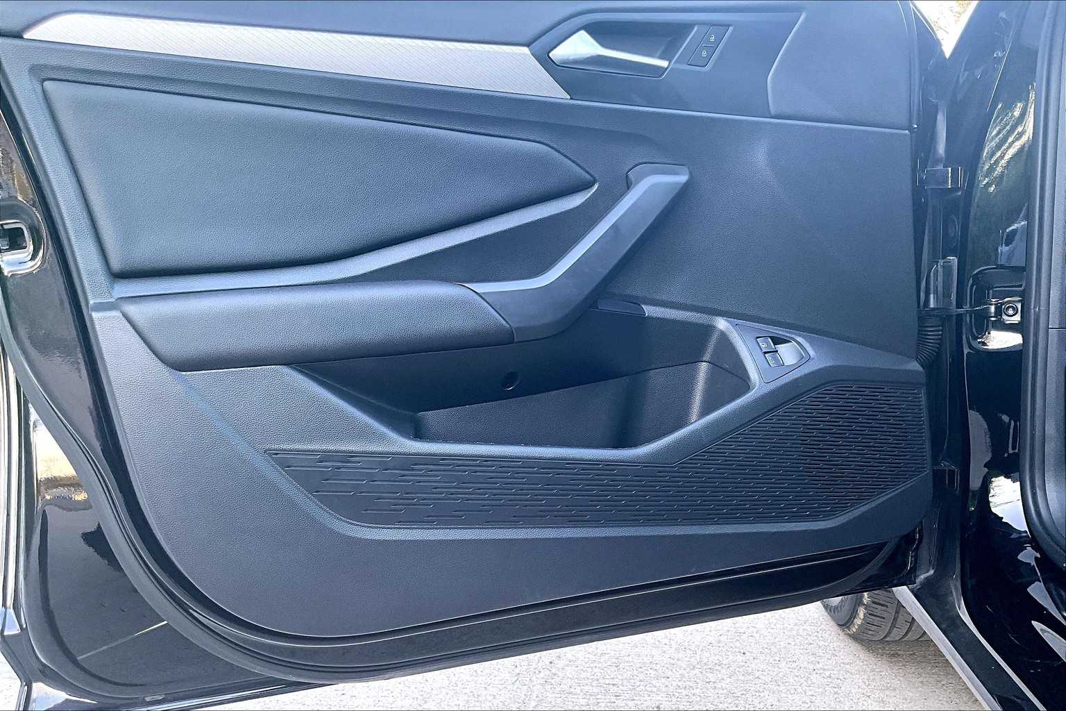 2021 Volkswagen Jetta SE R-Line photo 12