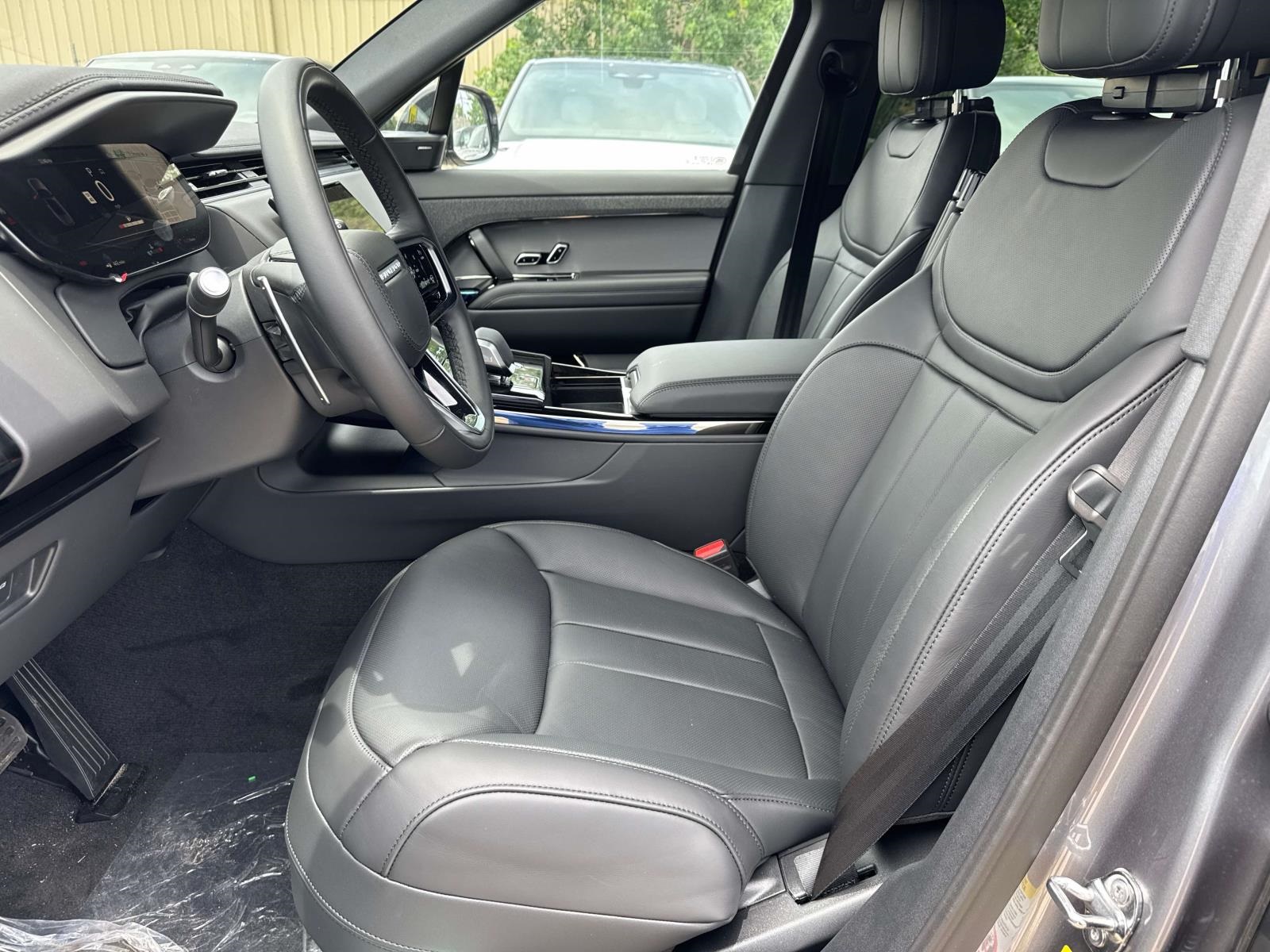 2025 Land Rover Range Rover Sport SE photo 9