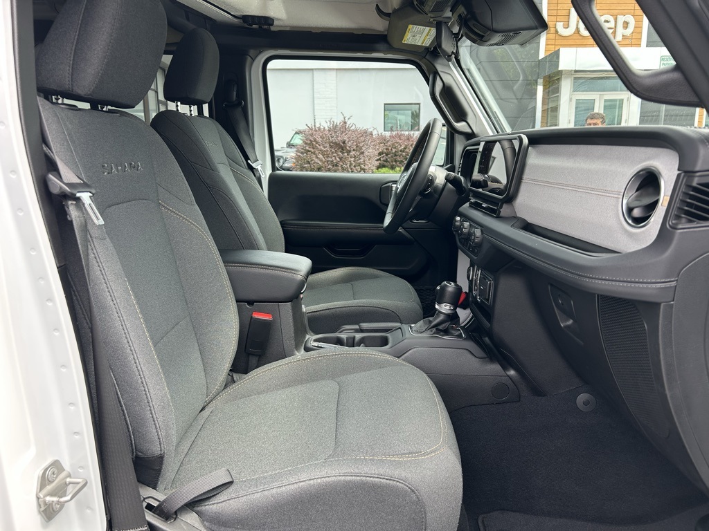 2024 Jeep Wrangler Sahara 4xe photo 27