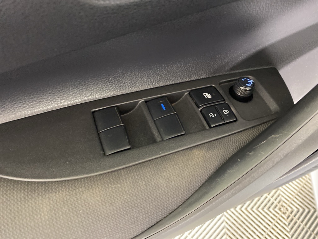 2022 Toyota Corolla LE photo 21