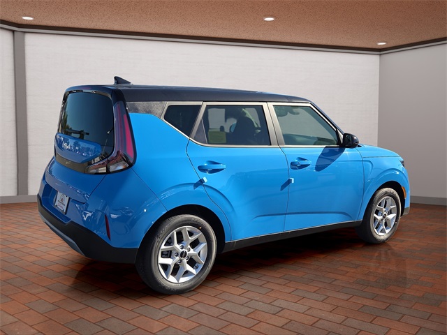 2025 Kia Soul S photo 3