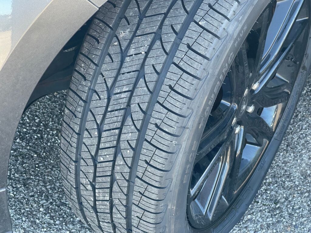 2020 Ford Edge ST photo 22