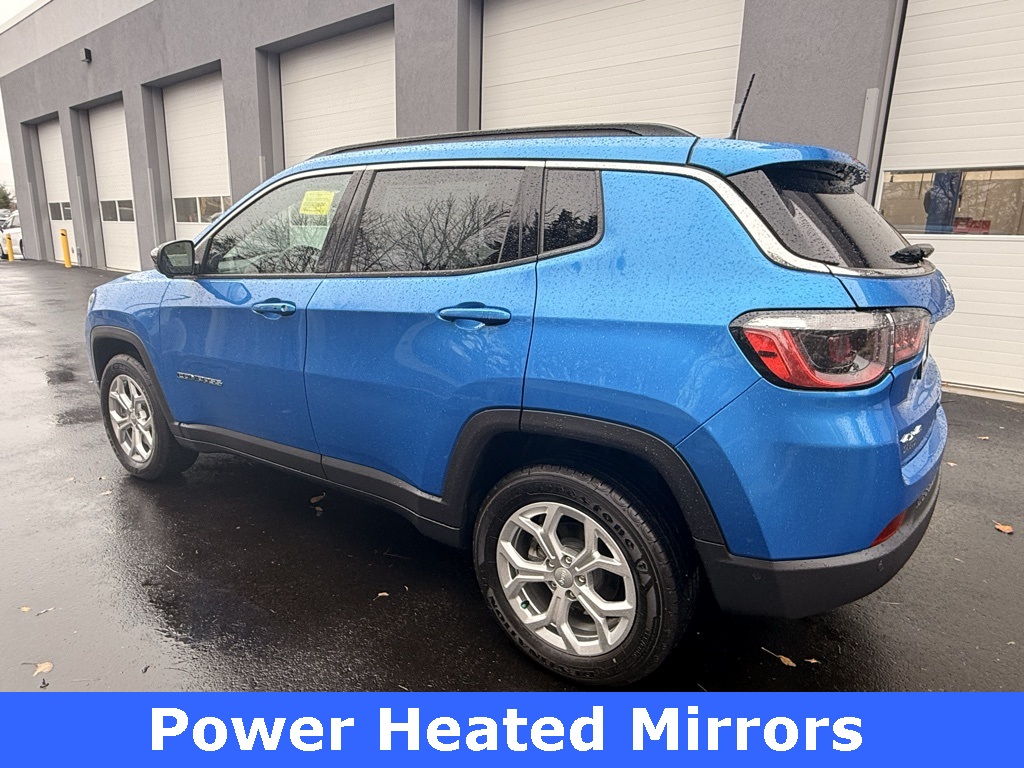 2024 Jeep Compass Latitude photo 3