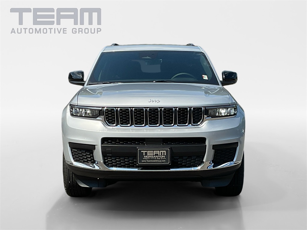 2025 Jeep Grand Cherokee Laredo photo 2