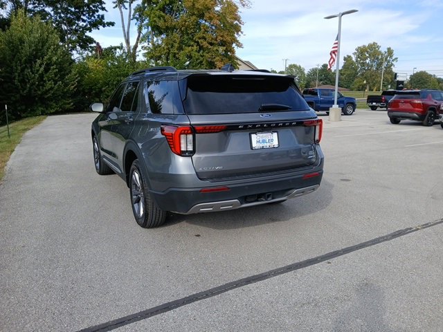 2025 Ford Explorer photo 3