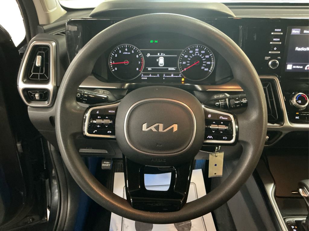 2022 Kia Sorento LX photo 11