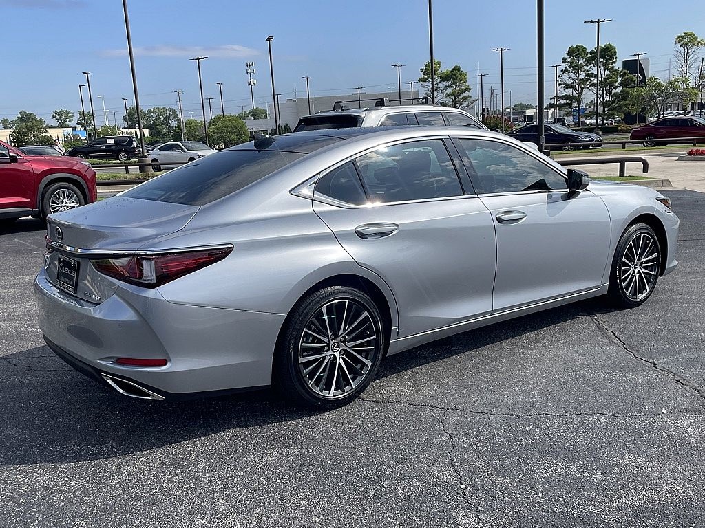 2025 Lexus ES 350 photo 3