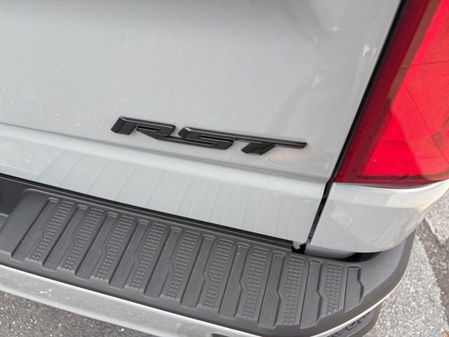 2024 Chevrolet Silverado 1500 RST photo 14