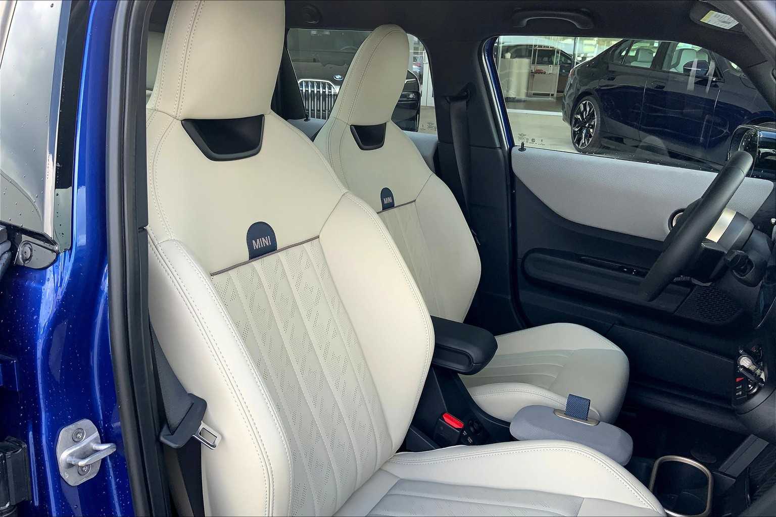 2025 Mini Cooper 4 Door Hardtop S photo 8