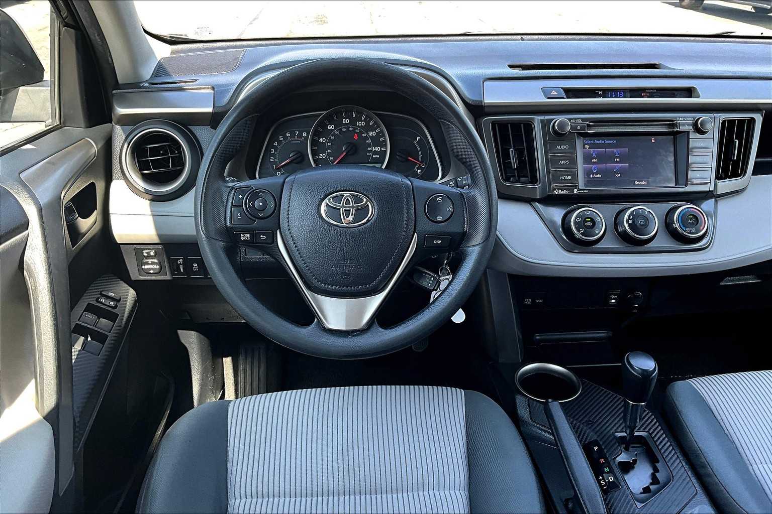 2014 Toyota RAV4 LE photo 5