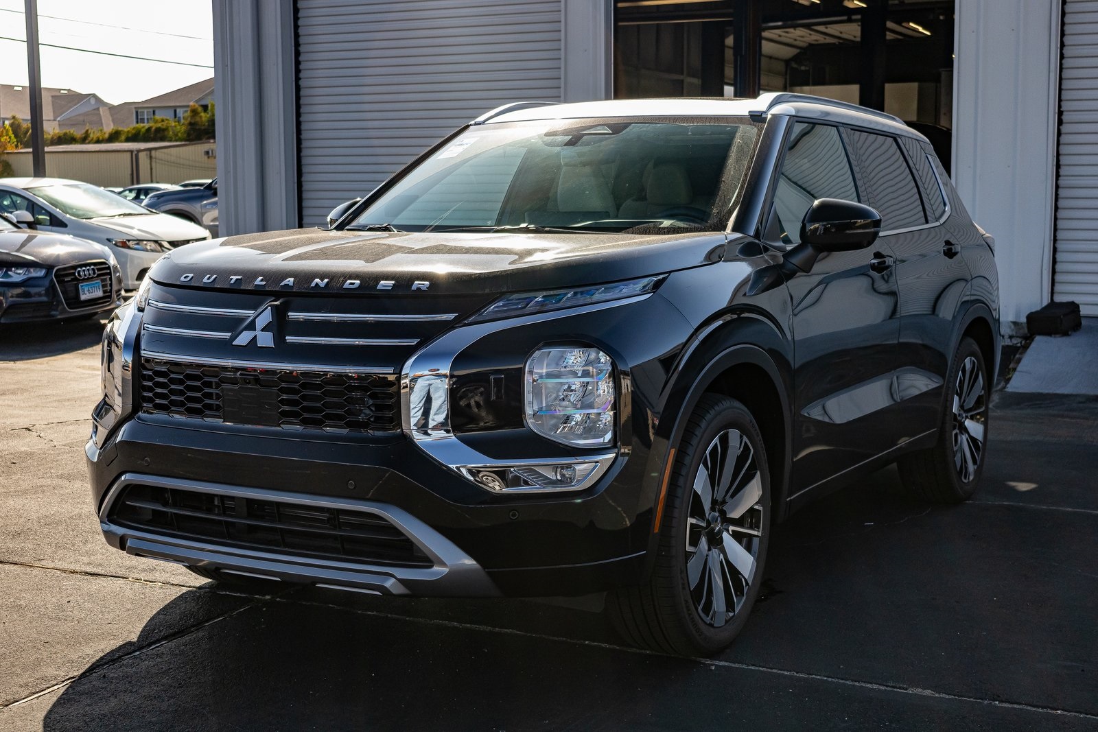 2025 Mitsubishi Outlander SEL Platinum Edition's photo