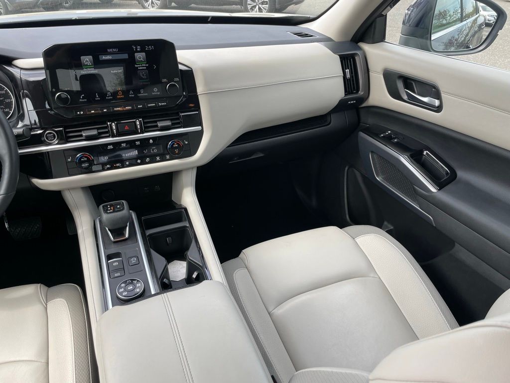 2022 Nissan Pathfinder SL photo 4