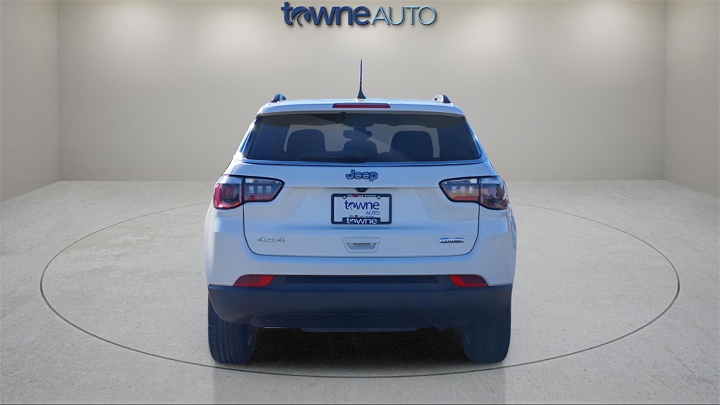 2020 Jeep Compass Latitude photo 3