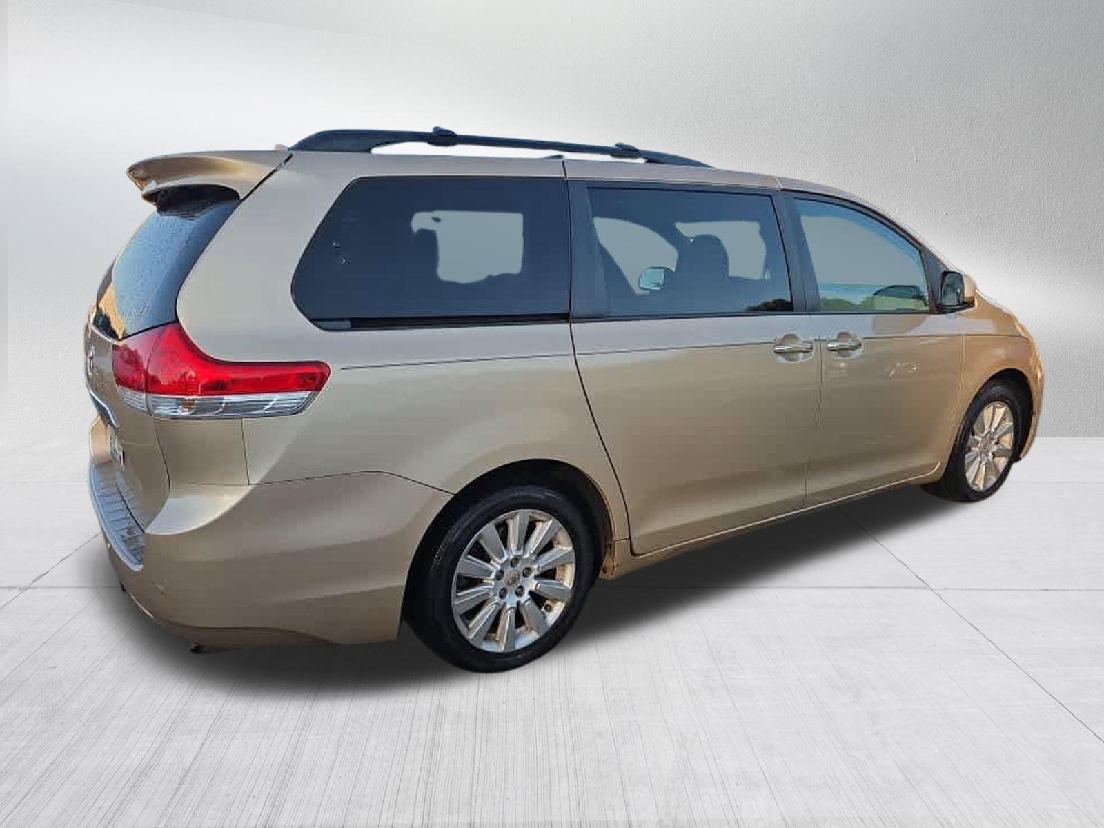 2012 Toyota Sienna XLE photo 2