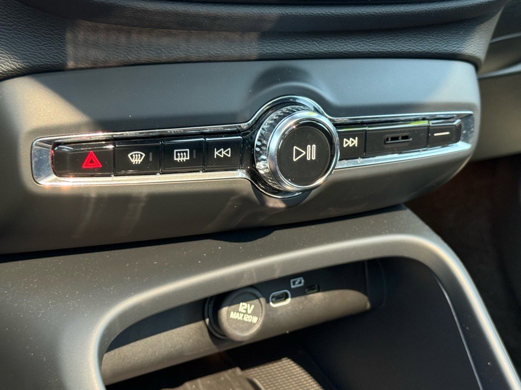 2024 Volvo C40 Recharge Plus photo 11