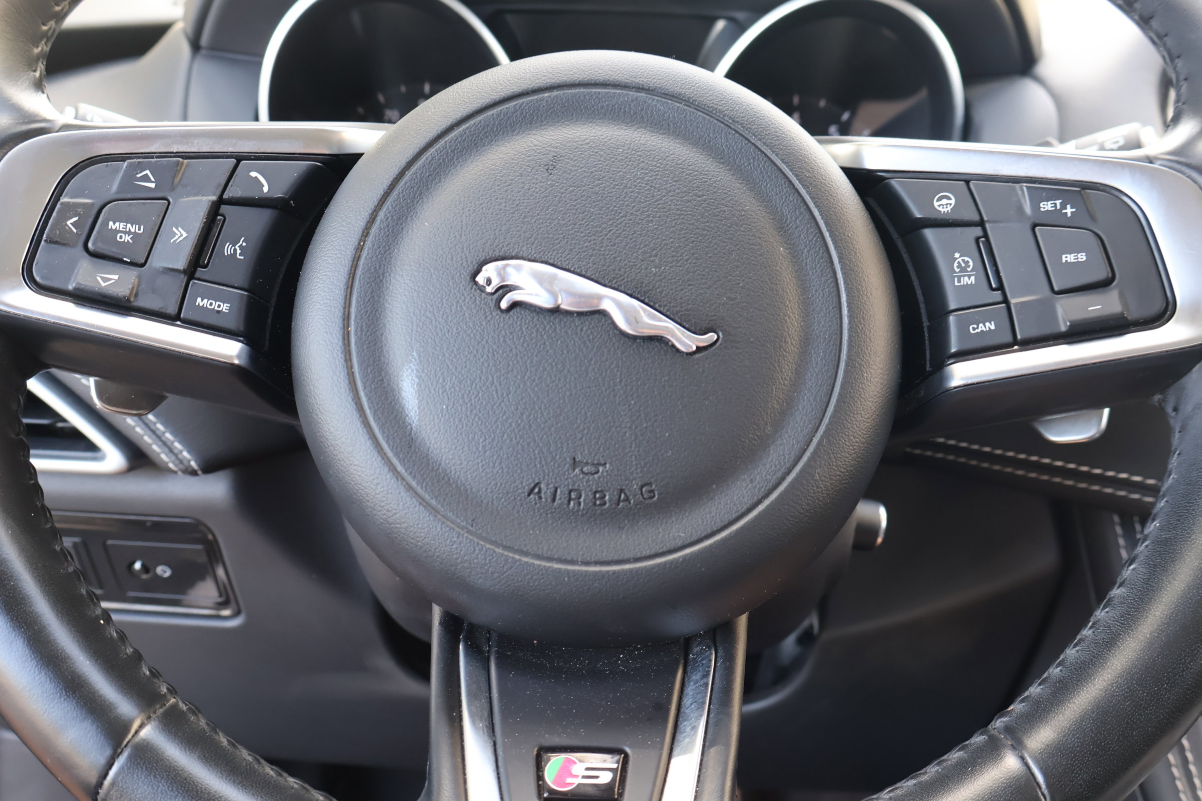 2017 Jaguar F-PACE S photo 21